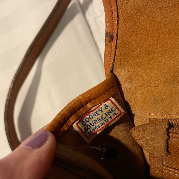 Vintage Dooney & Bourke Essex Crossbody Saddle Bag Leather Tan Brown - Picture 9 of 11